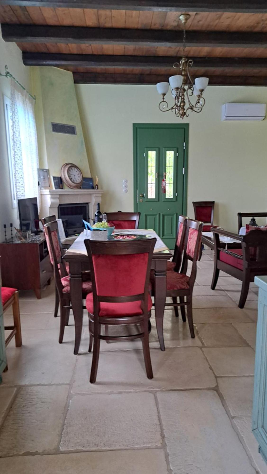 Country Villa Atheras Bilik gambar